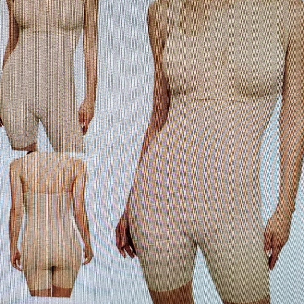 Wacoal Reshape lightweight powerful shaping.  Moderate control sz small NWT